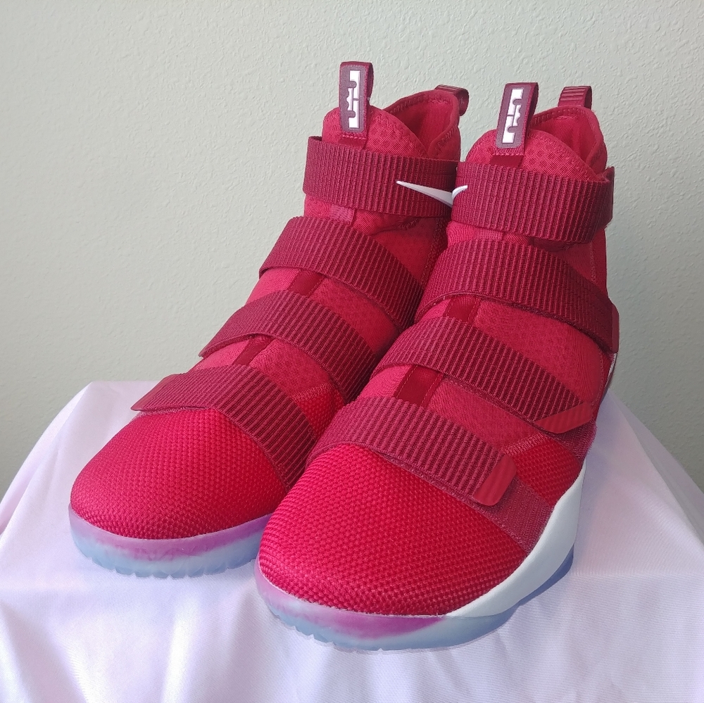 MENS NIKE LEBRON SOLDIER XI TB SIZE 18 RED
